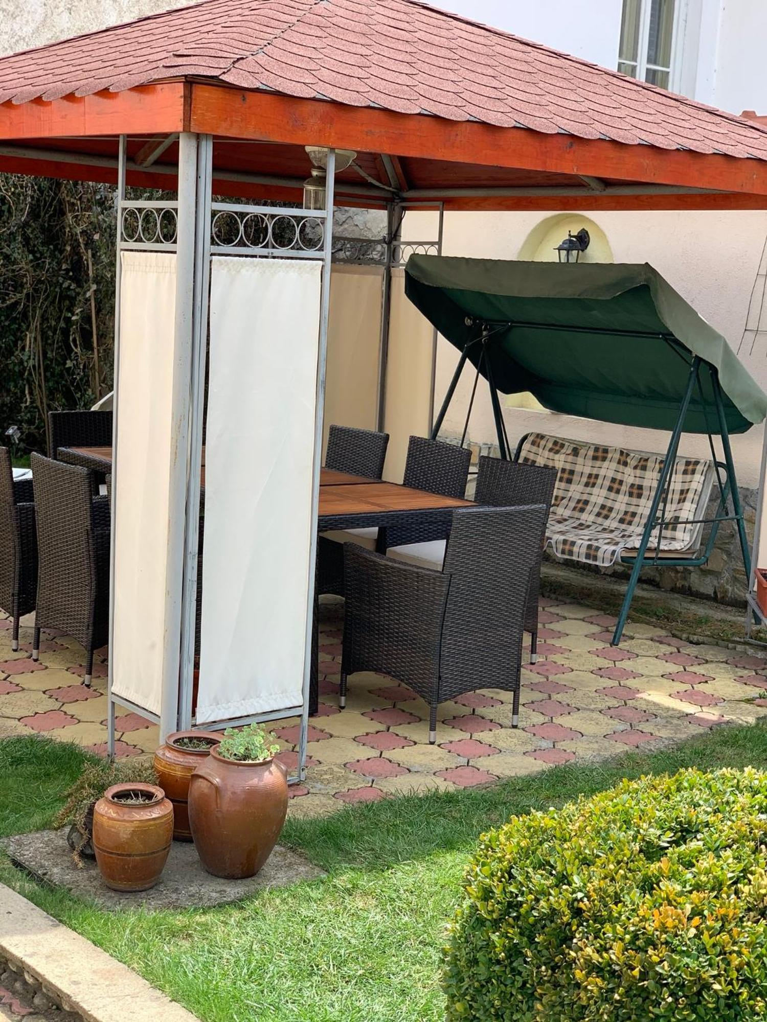 Sunny House Hotel Madzhare Luaran gambar